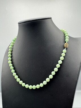 Vintage China Jade Necklace Sterling Filigree Clasp Graduated Beads